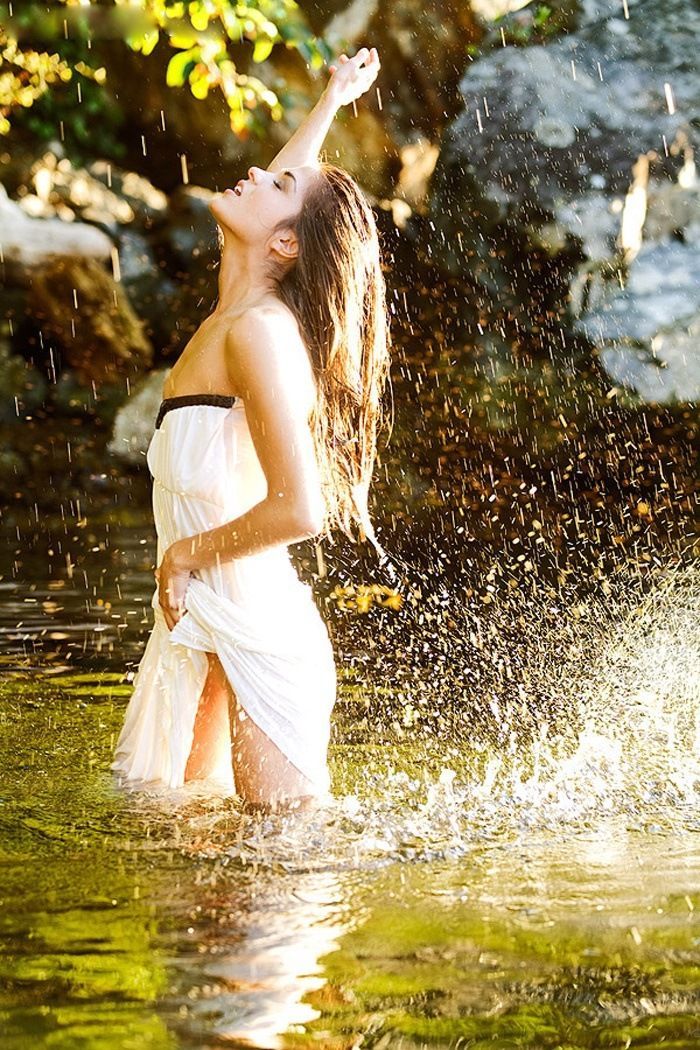 Marie Avgeropoulos in San Marino