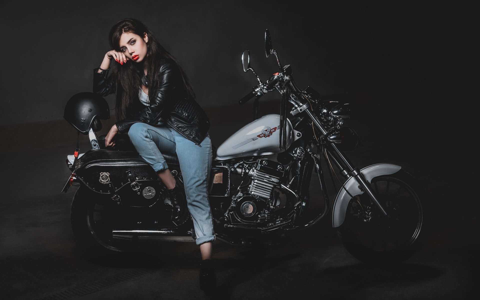 Biker girls: style and drive in San Marino