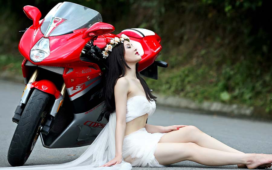 Beautiful girls and motorcycles in San Marino