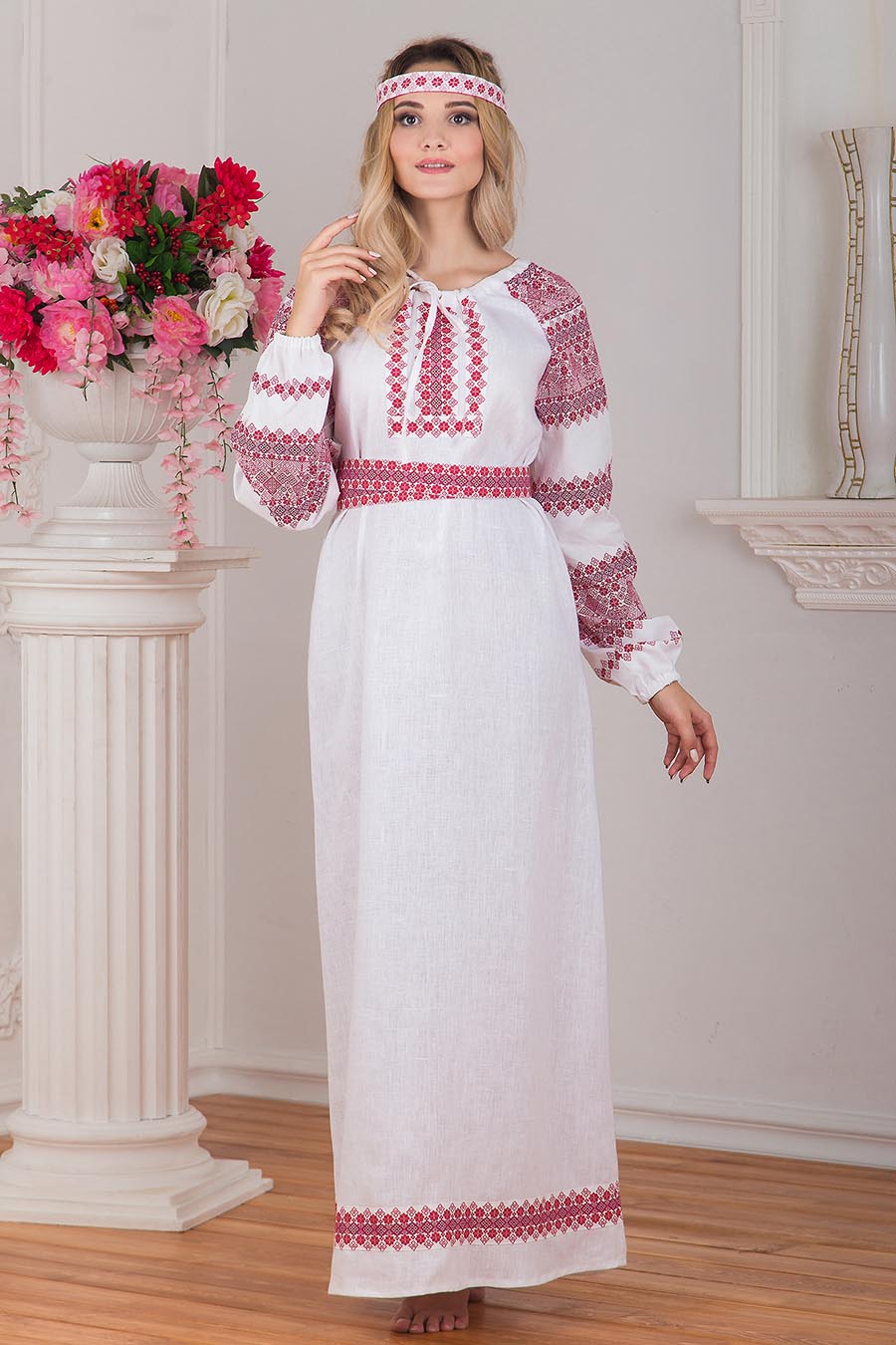 Women in Slavic costumes in San Marino