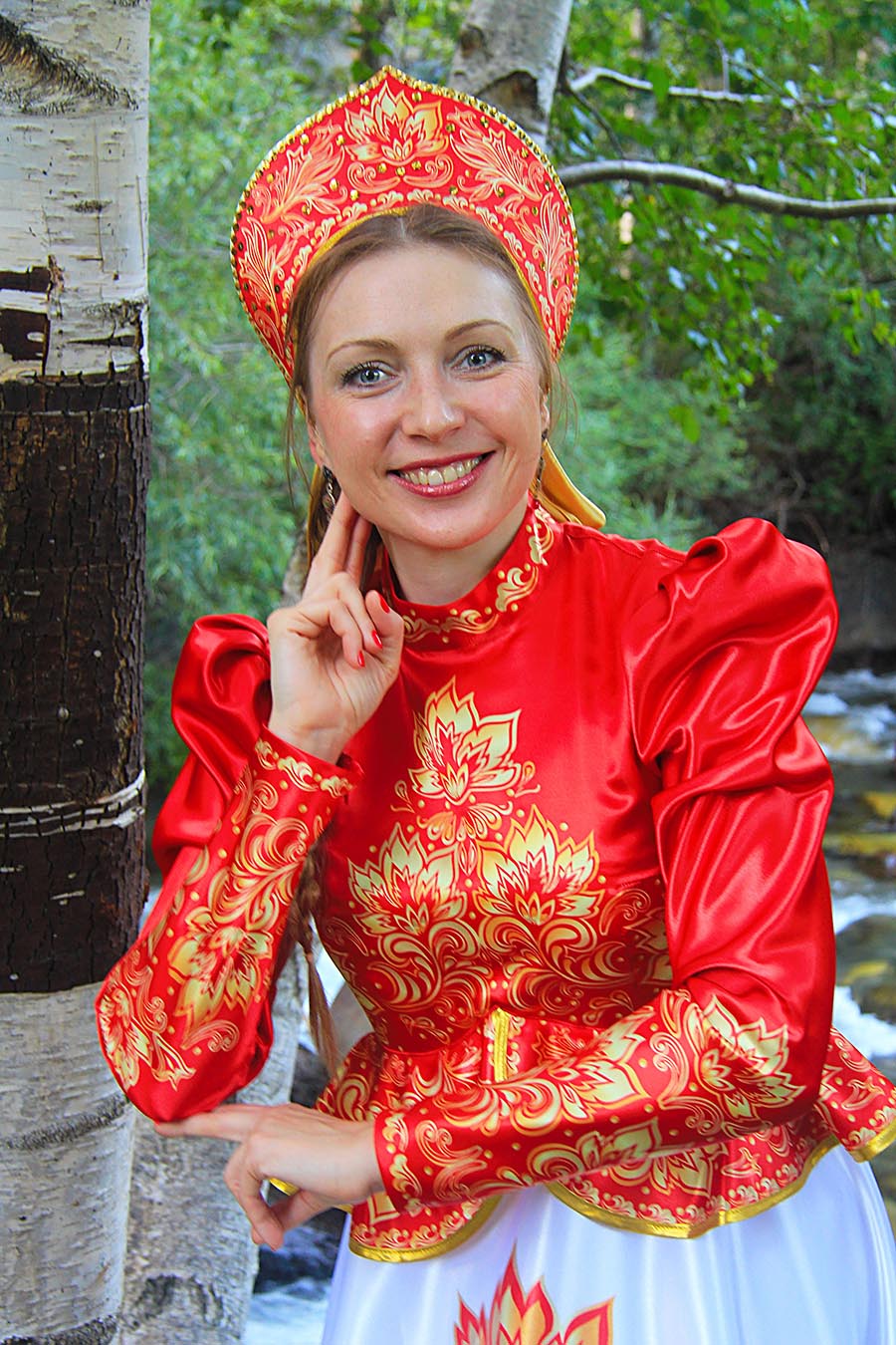 Women in Slavic costumes in San Marino