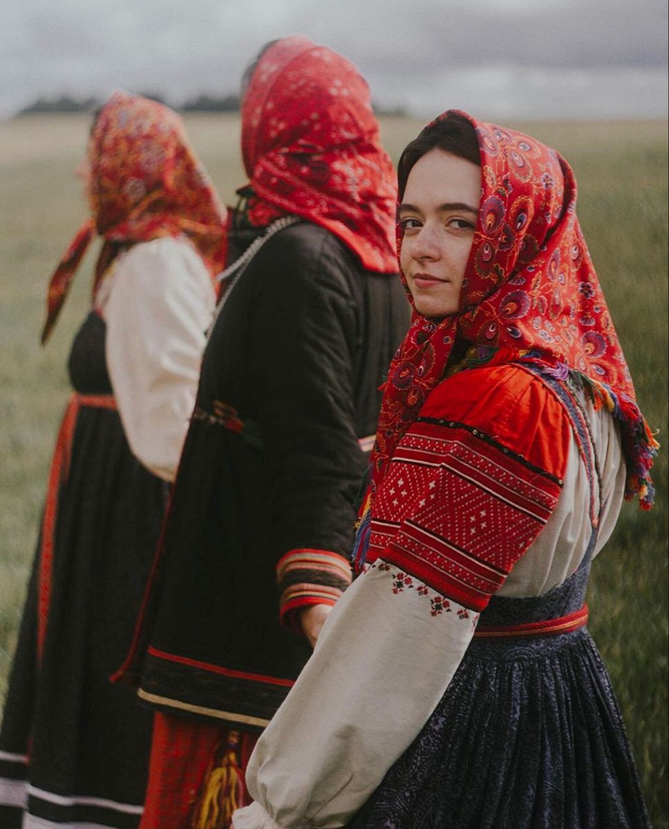 Women in Slavic costumes in San Marino