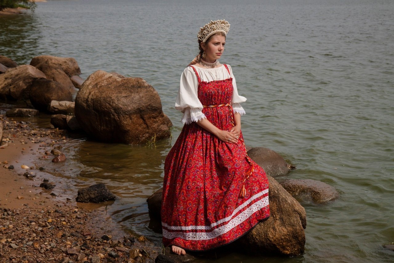 Women in Slavic costumes in San Marino