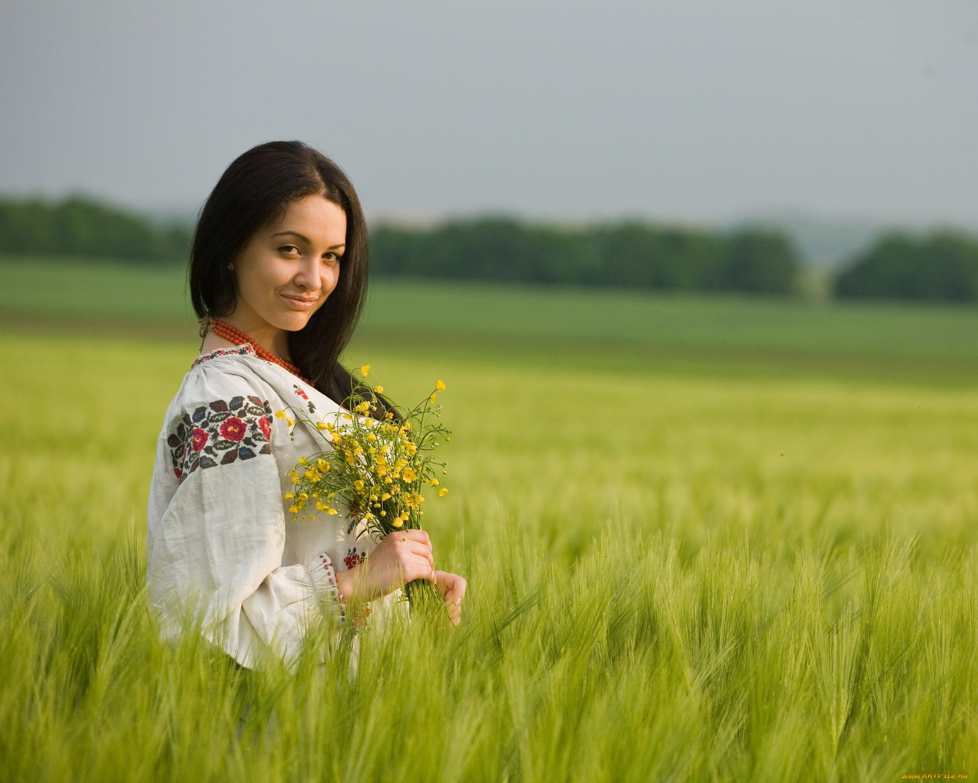 Women in Slavic costumes in San Marino