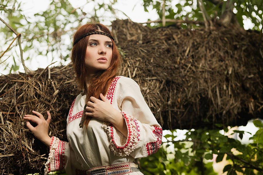 Women in Slavic costumes in San Marino