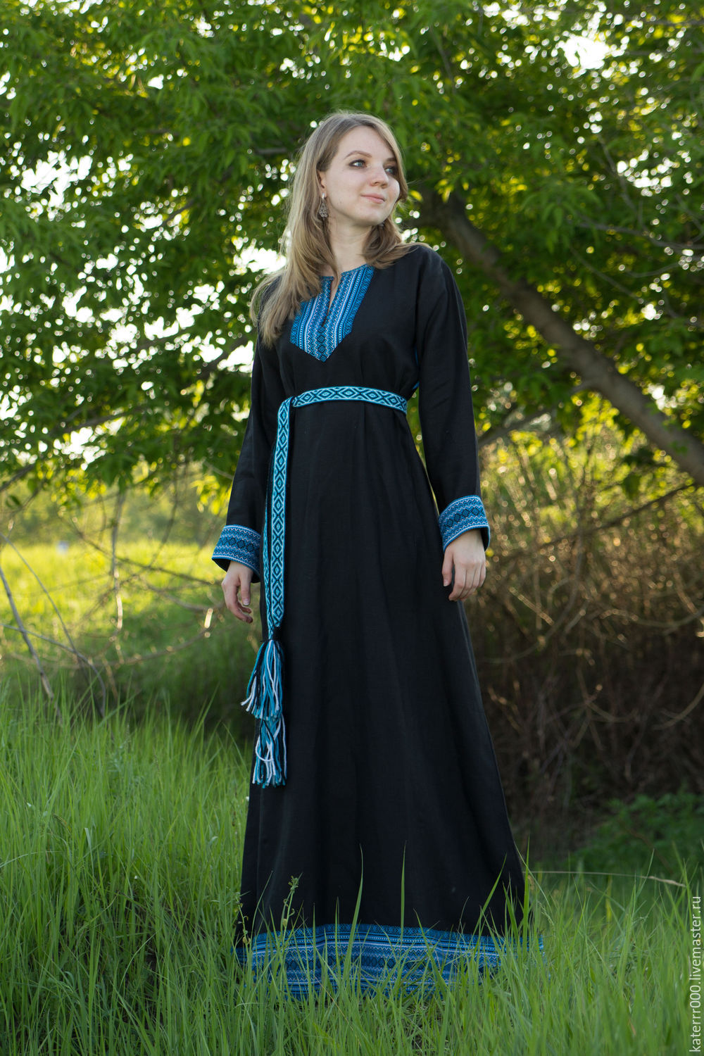 Women in Slavic costumes in San Marino