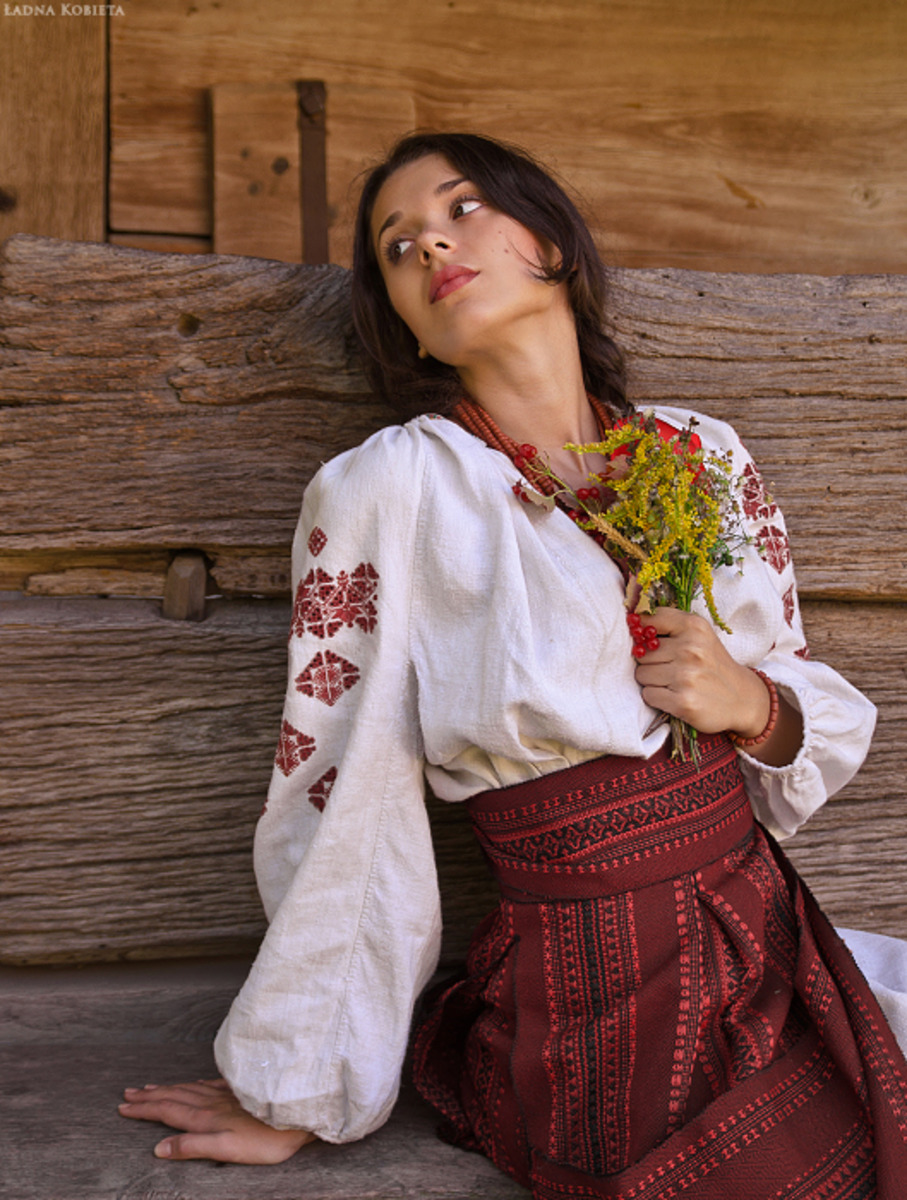 Girls in Slavic costumes in San Marino