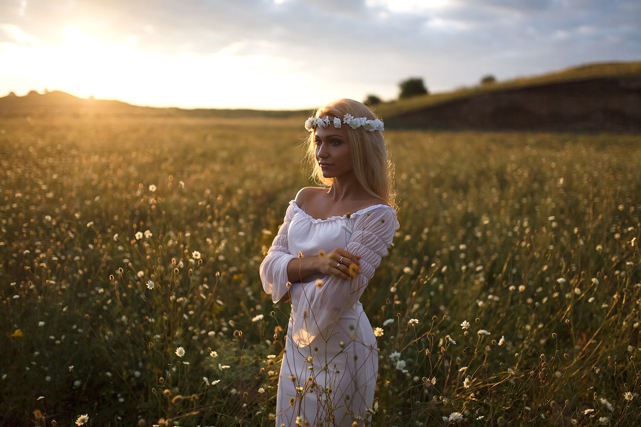 Girls in Slavic costumes in San Marino