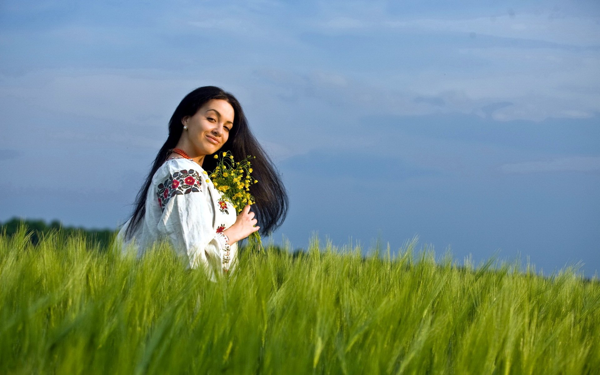 Girls in Slavic costumes in San Marino
