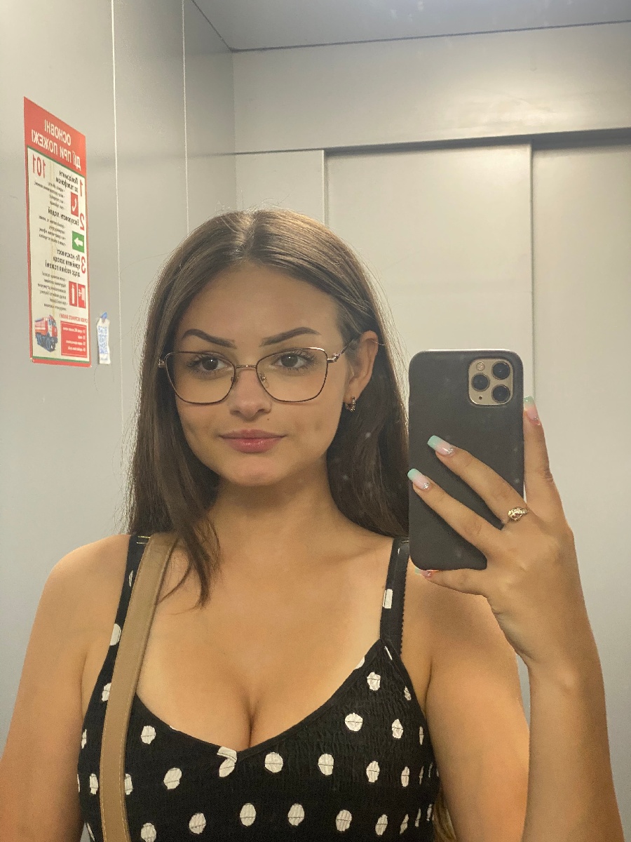 Sexy model Stacy in San Marino